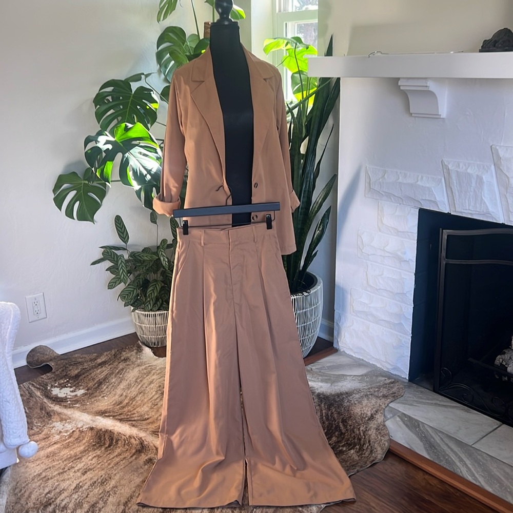 Lightweight pant suit